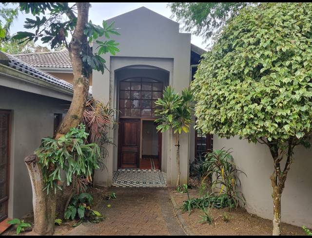 6 BEDROOM HOUSE FOR SALE IN MEER EN SEE